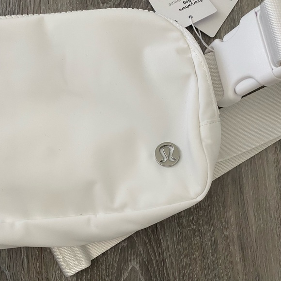 Brand new Lululemon Belt bag Pure White Fanny pack - Picture 4 of 10